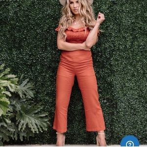 Kittenish Kelly linen ruffle crop top